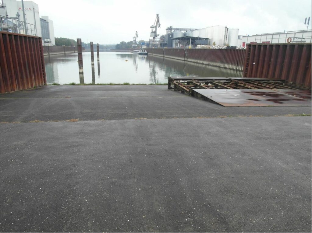 Hafen Industriegebäude Kräne Silos-transporttechniker-de