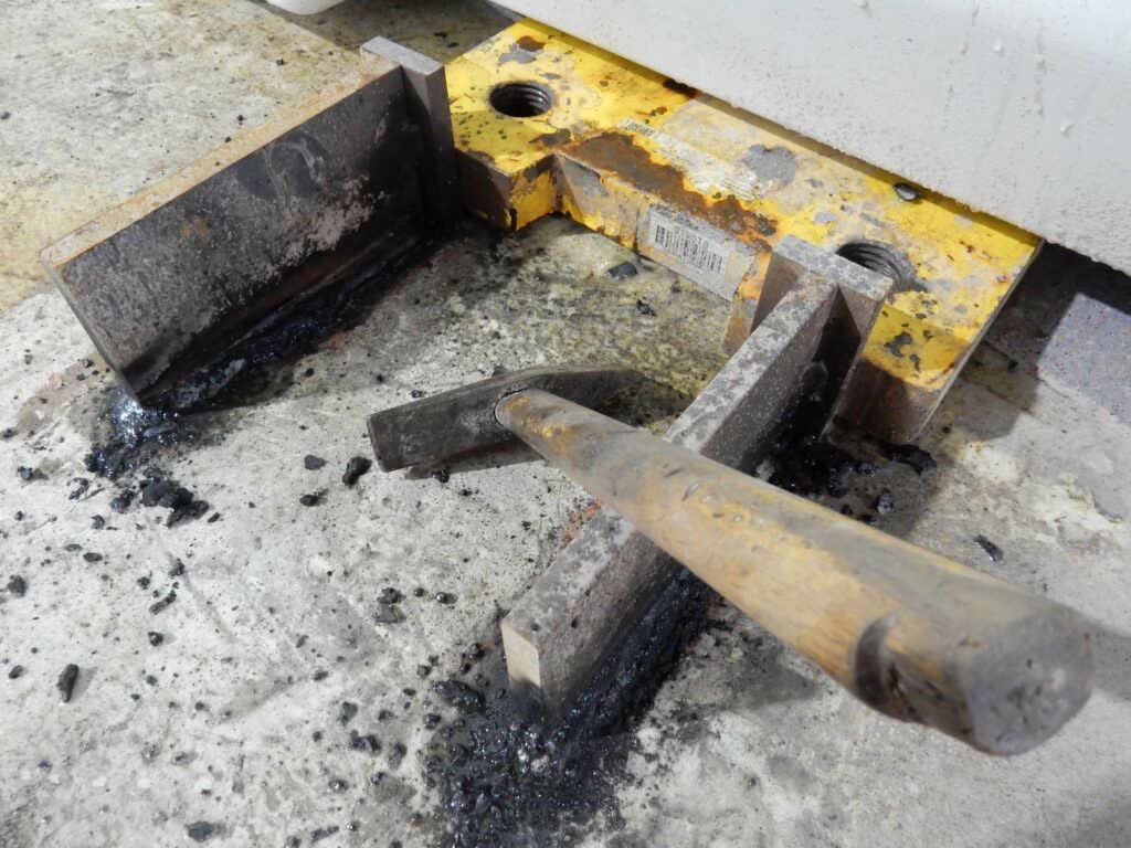 Ladungssicherung-angeschweißte Stopper-Hammer-Transporttechniker-de