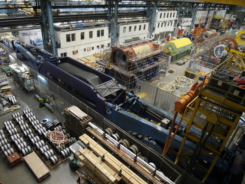Schnabelwagen mit Turbine in Werfthalle gelagert – transporttechniker.de