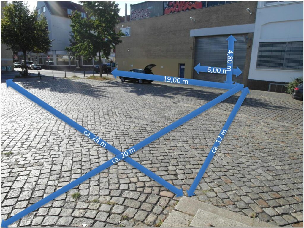Route Survey mit Längenmessung auf gepflastertem Platz vor einer Einfahrt (19,00 m, 6,00 m, ca. 24 m, ca. 20 m, ca. 17 m, 4,80 m) – transporttechniker-de